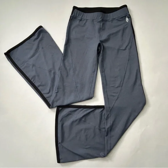 Free People Movement Flares Leg Yoga Pants Grey/Black Small NWOT - Picture 3 of 8